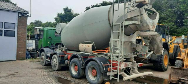 Scania P340PS 4-Achser 8x4 Betonmischer Euro:4 - شاحنة خلاطة خرسانة: صورة 3 Scania P340PS 4-Achser 8x4 Betonmischer Euro:4 - شاحنة خلاطة خرسانة: صورة 3
