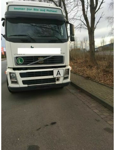 Volvo FH12-420 G.Haus 2xBett Klima Schaltgetriebe Reta - شاحنة ذات خطاف: صورة 3 Volvo FH12-420 G.Haus 2xBett Klima Schaltgetriebe Reta - شاحنة ذات خطاف: صورة 3