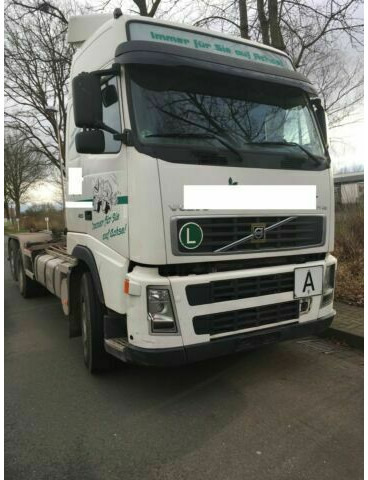 Volvo FH12-420 G.Haus 2xBett Klima Schaltgetriebe Reta - شاحنة ذات خطاف: صورة 2 Volvo FH12-420 G.Haus 2xBett Klima Schaltgetriebe Reta - شاحنة ذات خطاف: صورة 2