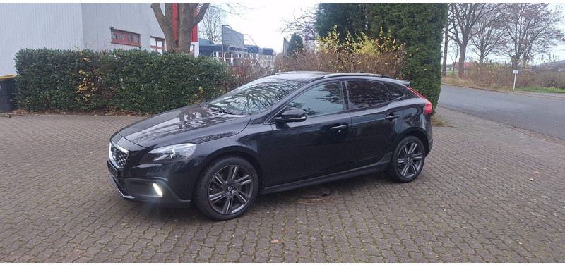 Volvo V40 Cross Country You! - سيارة: صورة 2 Volvo V40 Cross Country You! - سيارة: صورة 2