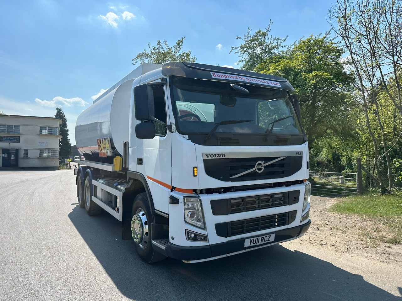 2011 Volvo FM Fuel Tanker - شاحنة صهريج: صورة 3 2011 Volvo FM Fuel Tanker - شاحنة صهريج: صورة 3