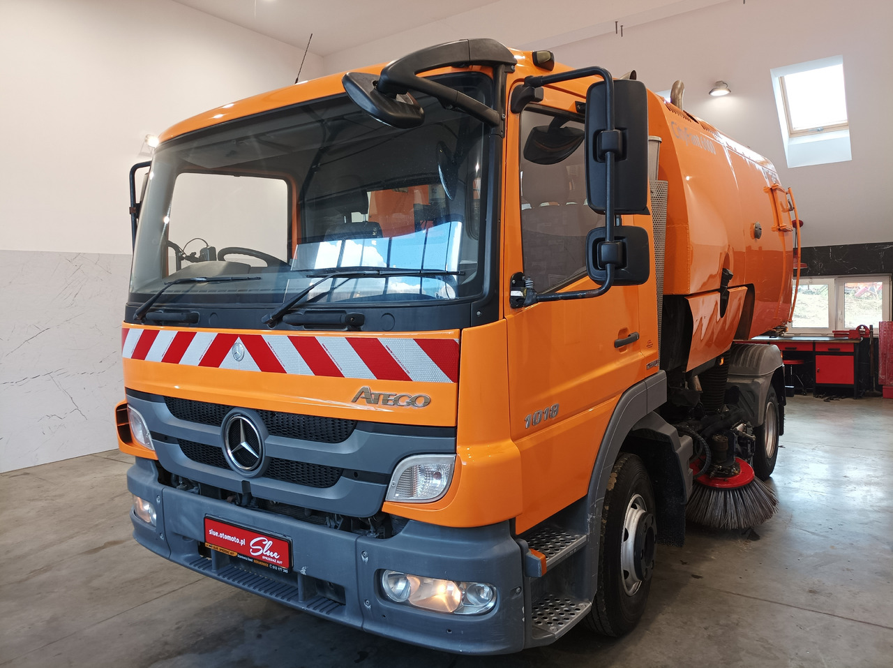 MERCEDES-BENZ Atego 1018 Zamiatarka Kehrmaschine BUCHER Szczotki L/R PM10 2 Silniki 2012r - سياره كنس شوارع: صورة 2 MERCEDES-BENZ Atego 1018 Zamiatarka Kehrmaschine BUCHER Szczotki L/R PM10 2 Silniki 2012r - سياره كنس شوارع: صورة 2