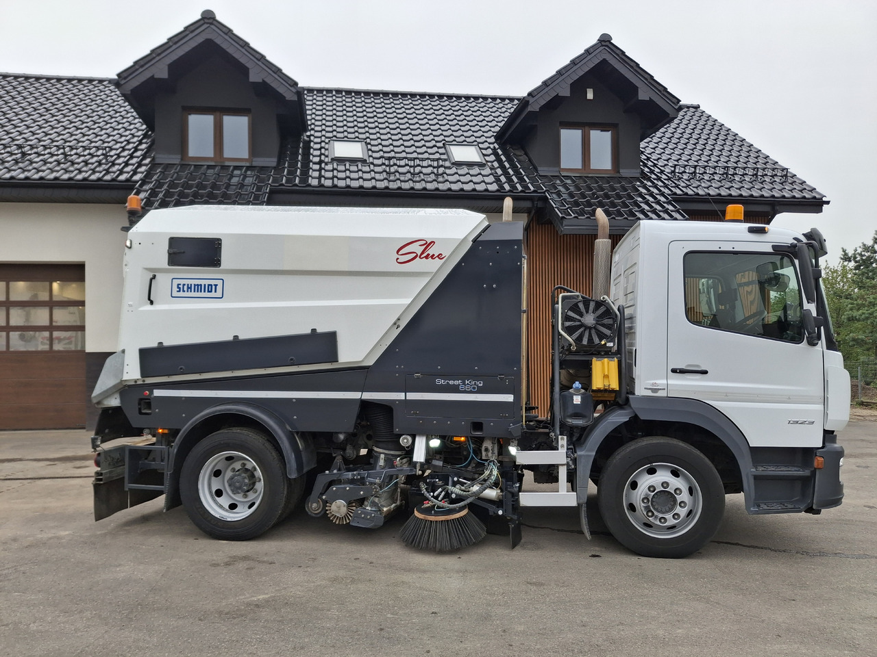 MERCEDES-BENZ Atego 1523 Zamiatarka Kehrmaschine Schmidt Street King 660 Euro 6 PM10 2 Motoren Szczotki L/R 2016r - سياره كنس شوارع: صورة 5 MERCEDES-BENZ Atego 1523 Zamiatarka Kehrmaschine Schmidt Street King 660 Euro 6 PM10 2 Motoren Szczotki L/R 2016r - سياره كنس شوارع: صورة 5