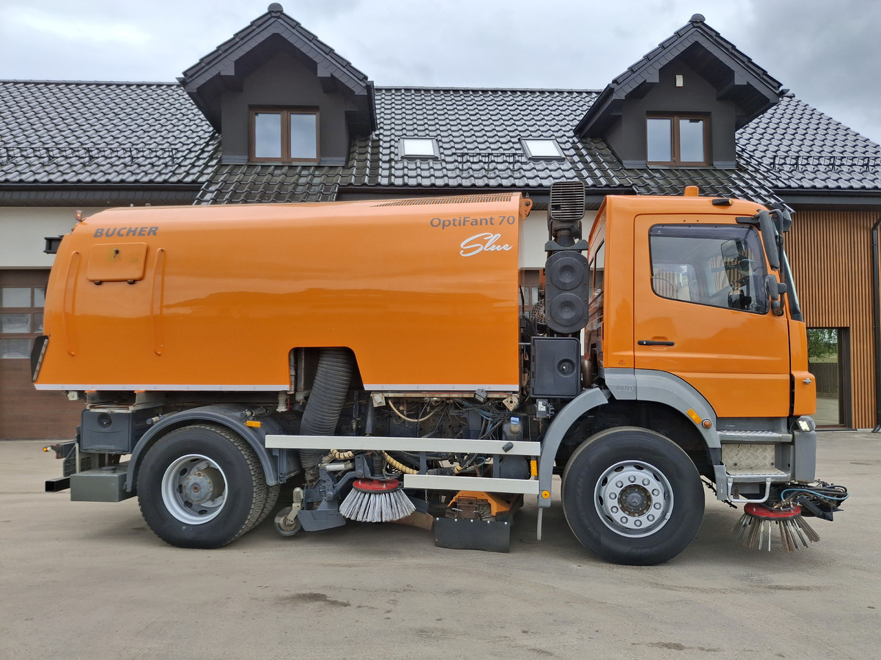 MERCEDES-BENZ Axor 1823 Zamiatarka Kehrmaschine BUCHER 2 Motoren Szczotki L/R Sweeper - سياره كنس شوارع: صورة 5 MERCEDES-BENZ Axor 1823 Zamiatarka Kehrmaschine BUCHER 2 Motoren Szczotki L/R Sweeper - سياره كنس شوارع: صورة 5