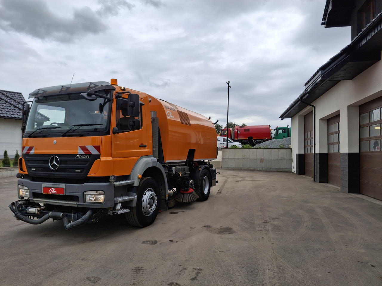 MERCEDES-BENZ Axor 1823 Zamiatarka Kehrmaschine BUCHER 2 Motoren Szczotki L/R Sweeper - سياره كنس شوارع: صورة 2 MERCEDES-BENZ Axor 1823 Zamiatarka Kehrmaschine BUCHER 2 Motoren Szczotki L/R Sweeper - سياره كنس شوارع: صورة 2
