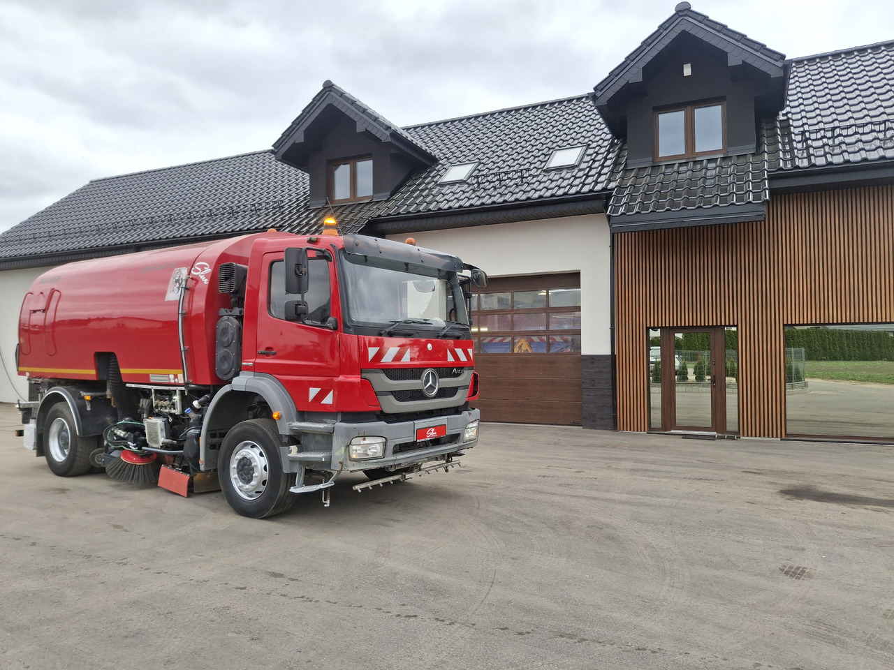 MERCEDES-BENZ Axor 1829 Zamiatarka Kehrmaschine BUCHER 2 Motoren Karcher PM10 Odchwaszczarka Sweeper - سياره كنس شوارع: صورة 1 MERCEDES-BENZ Axor 1829 Zamiatarka Kehrmaschine BUCHER 2 Motoren Karcher PM10 Odchwaszczarka Sweeper - سياره كنس شوارع: صورة 1