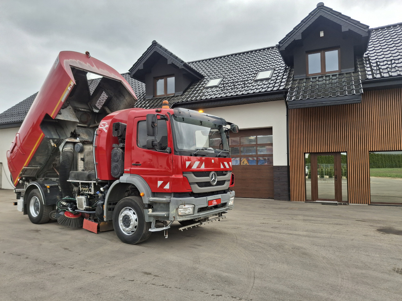 MERCEDES-BENZ Axor 1829 Zamiatarka Kehrmaschine BUCHER 2 Motoren Karcher PM10 Odchwaszczarka Sweeper - سياره كنس شوارع: صورة 5 MERCEDES-BENZ Axor 1829 Zamiatarka Kehrmaschine BUCHER 2 Motoren Karcher PM10 Odchwaszczarka Sweeper - سياره كنس شوارع: صورة 5