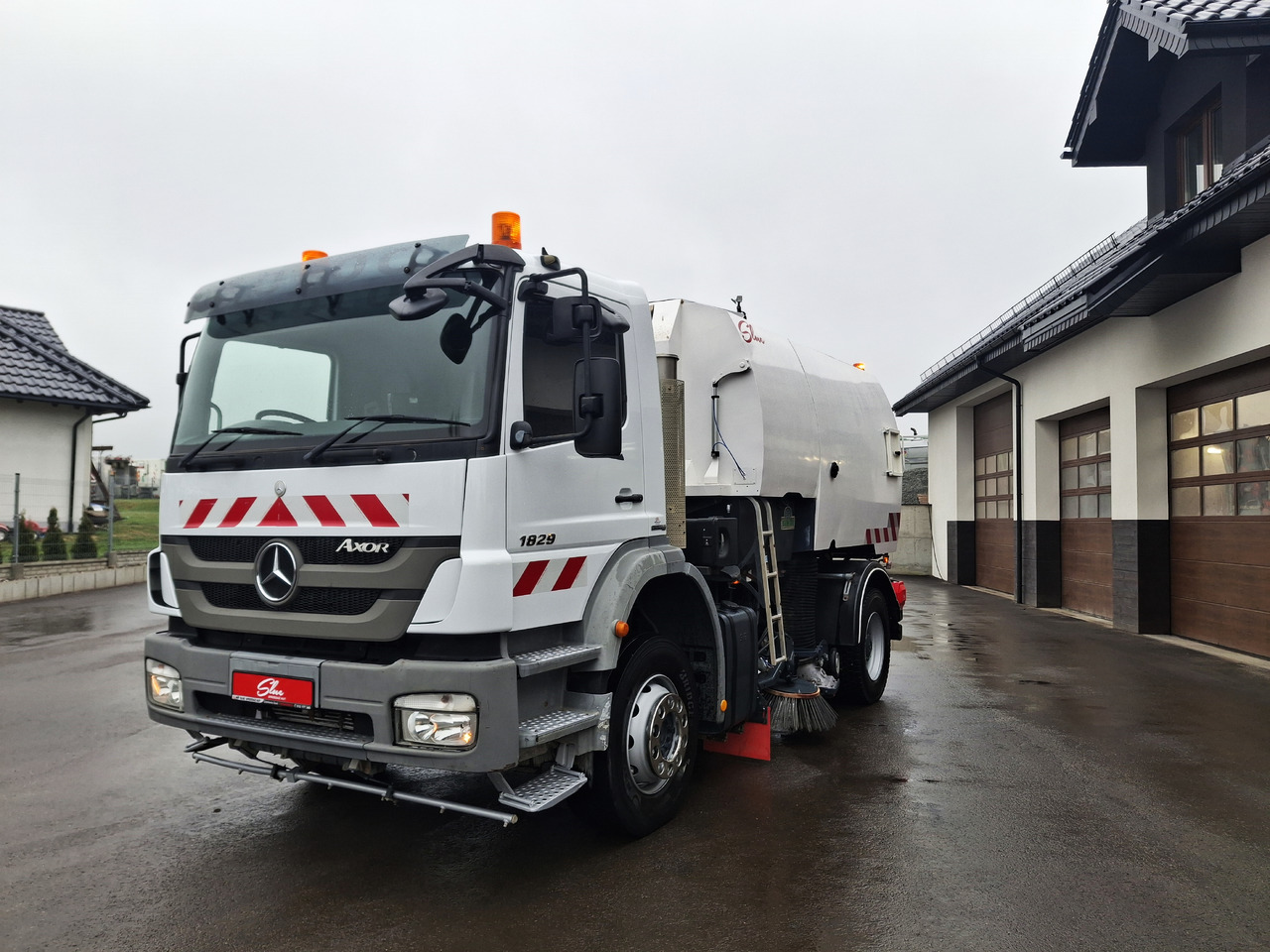 MERCEDES-BENZ Axor 1829 Zamiatarka Kehrmaschine Johnston 2 Motoren Karcher L/R - سياره كنس شوارع: صورة 2 MERCEDES-BENZ Axor 1829 Zamiatarka Kehrmaschine Johnston 2 Motoren Karcher L/R - سياره كنس شوارع: صورة 2
