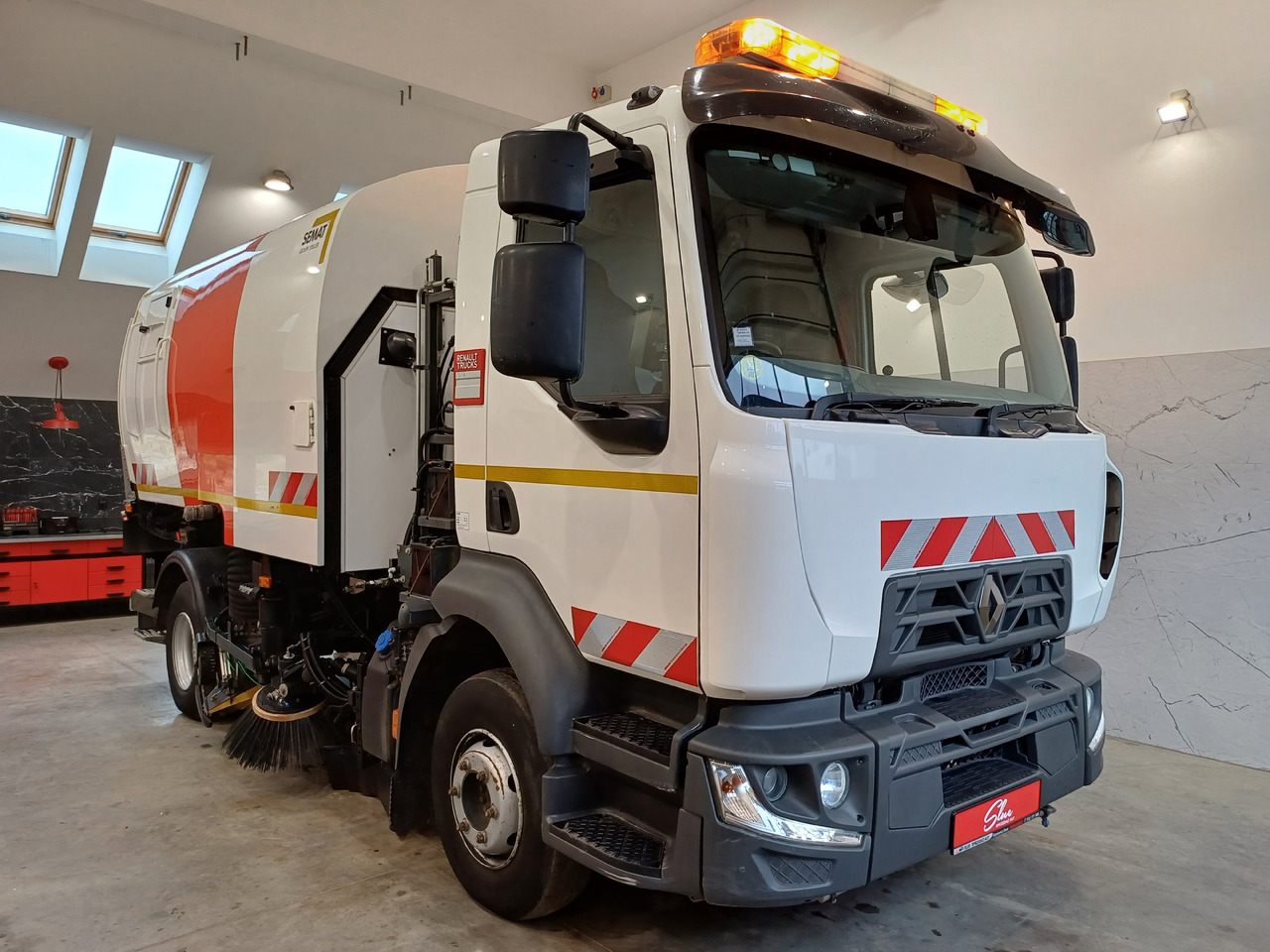 RENAULT D12 Zamiatarka Kehrmaschine 2 Motoren SEMAT Zoeller Szczotki L/R Euro 6 PM10 2017r - سياره كنس شوارع: صورة 1 RENAULT D12 Zamiatarka Kehrmaschine 2 Motoren SEMAT Zoeller Szczotki L/R Euro 6 PM10 2017r - سياره كنس شوارع: صورة 1