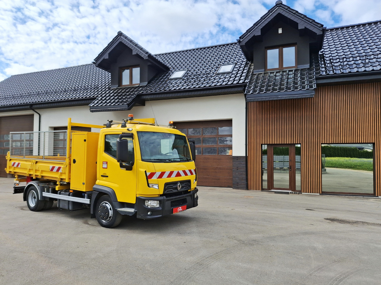 RENAULT D7.5 Wywrotka Kipper 3 Stronna 2015r 84 Tyś KM - شاحنة قلاب: صورة 1 RENAULT D7.5 Wywrotka Kipper 3 Stronna 2015r 84 Tyś KM - شاحنة قلاب: صورة 1