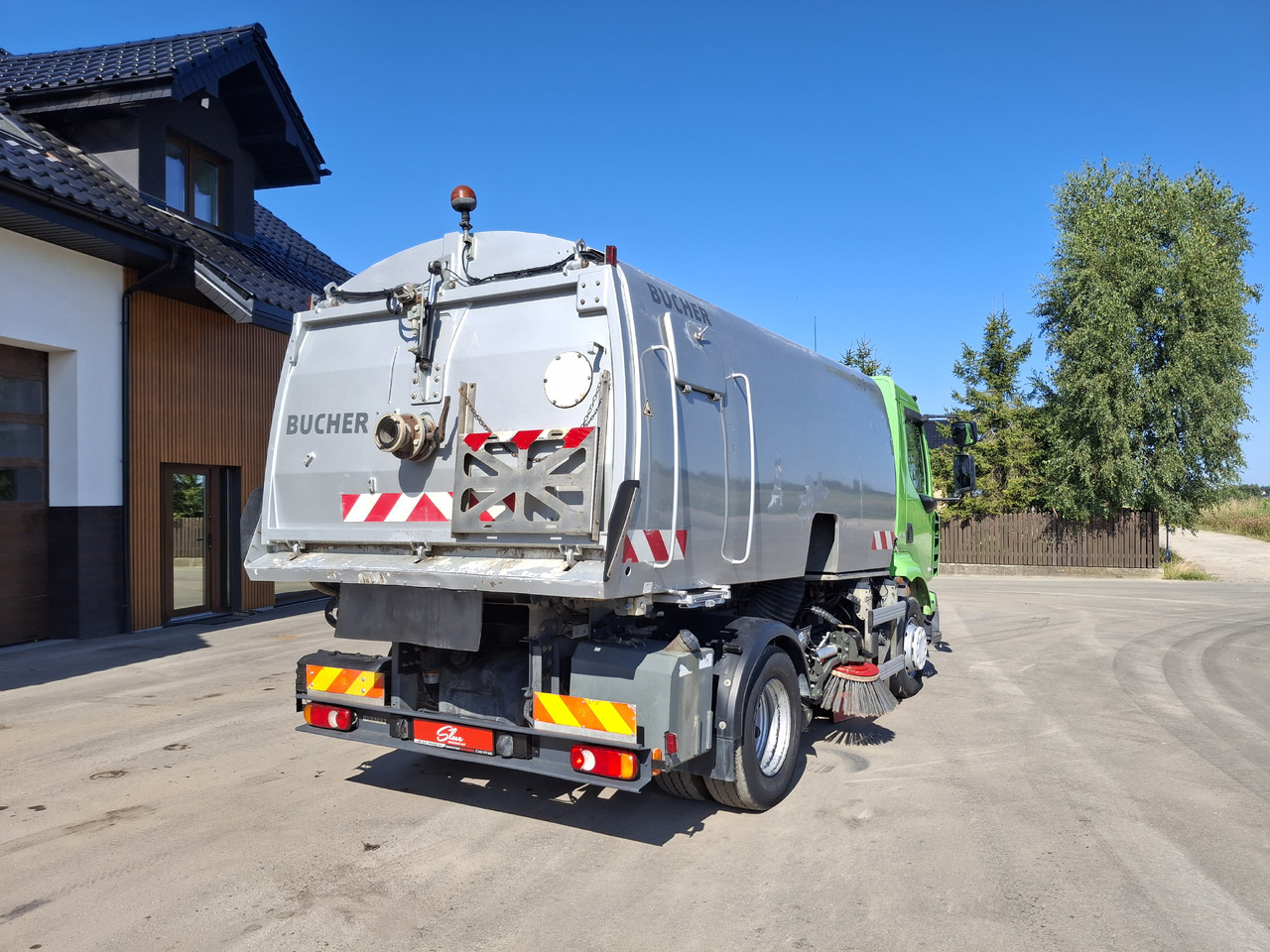 RENAULT Middlum 270 DXI Zamiatarka Kehrmaschine BUCHER Karcher L/R 2 Silniki 2 Motoren - سياره كنس شوارع: صورة 4 RENAULT Middlum 270 DXI Zamiatarka Kehrmaschine BUCHER Karcher L/R 2 Silniki 2 Motoren - سياره كنس شوارع: صورة 4
