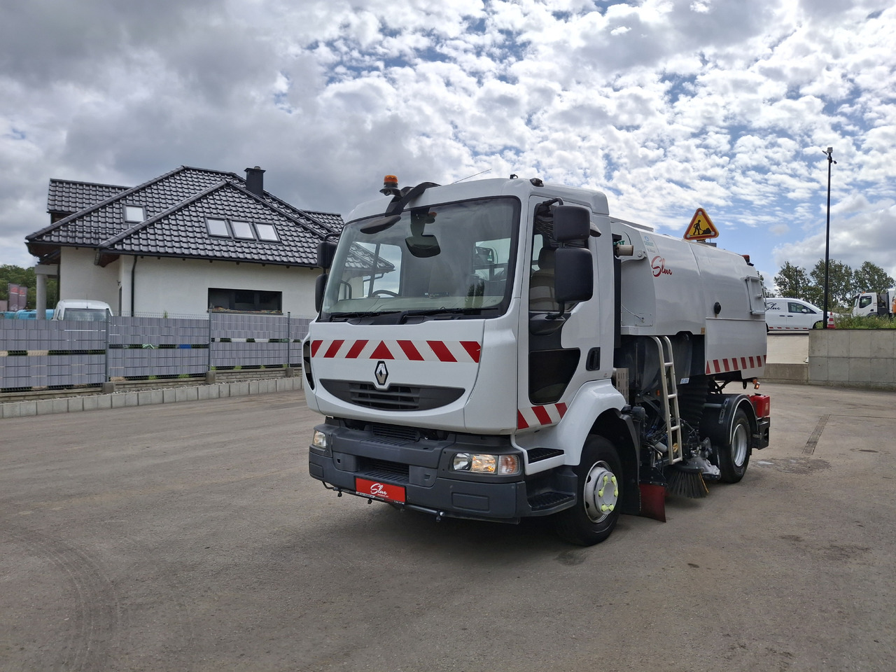 RENAULT Midlum 220 Zamiatarka Johnston VS500 Szczotki L/R Obie Strony Napęd Hydrostatyczny 2012r - سياره كنس شوارع: صورة 3 RENAULT Midlum 220 Zamiatarka Johnston VS500 Szczotki L/R Obie Strony Napęd Hydrostatyczny 2012r - سياره كنس شوارع: صورة 3