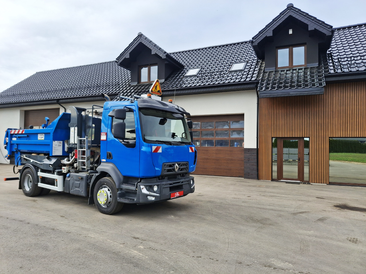 Renault D16 - موزع الأسفلت: صورة 1 Renault D16 - موزع الأسفلت: صورة 1