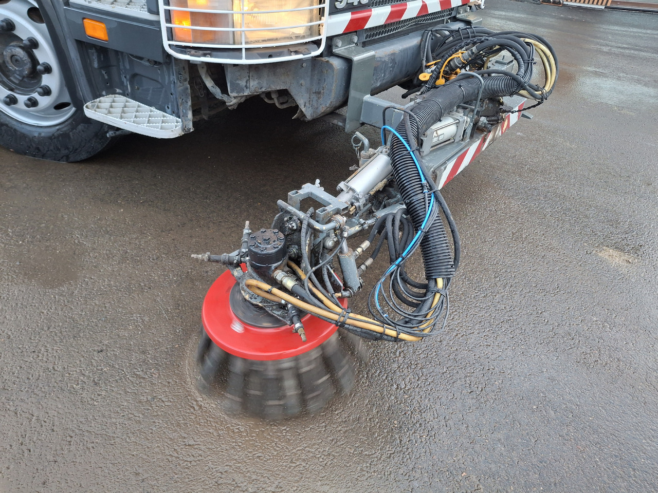 سياره كنس شوارع SCANIA 94G Zamiatarka Kehrmaschine BUCHER L/R Frontbürste 2 Motoren Odchwaszczarka Przednia Szczotka: صورة 15