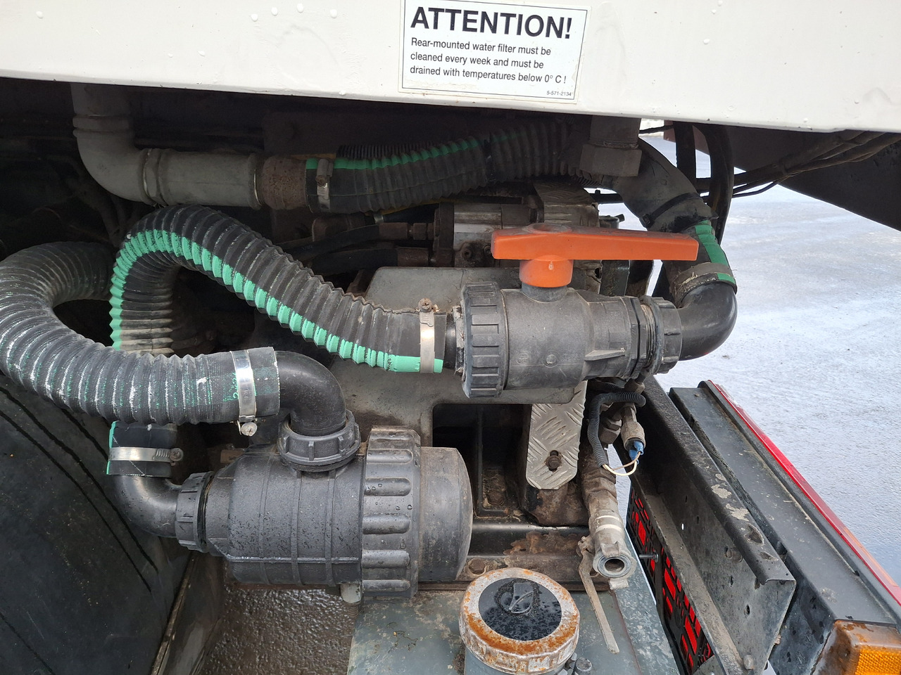 سياره كنس شوارع SCANIA 94G Zamiatarka Kehrmaschine BUCHER L/R Frontbürste 2 Motoren Odchwaszczarka Przednia Szczotka: صورة 10