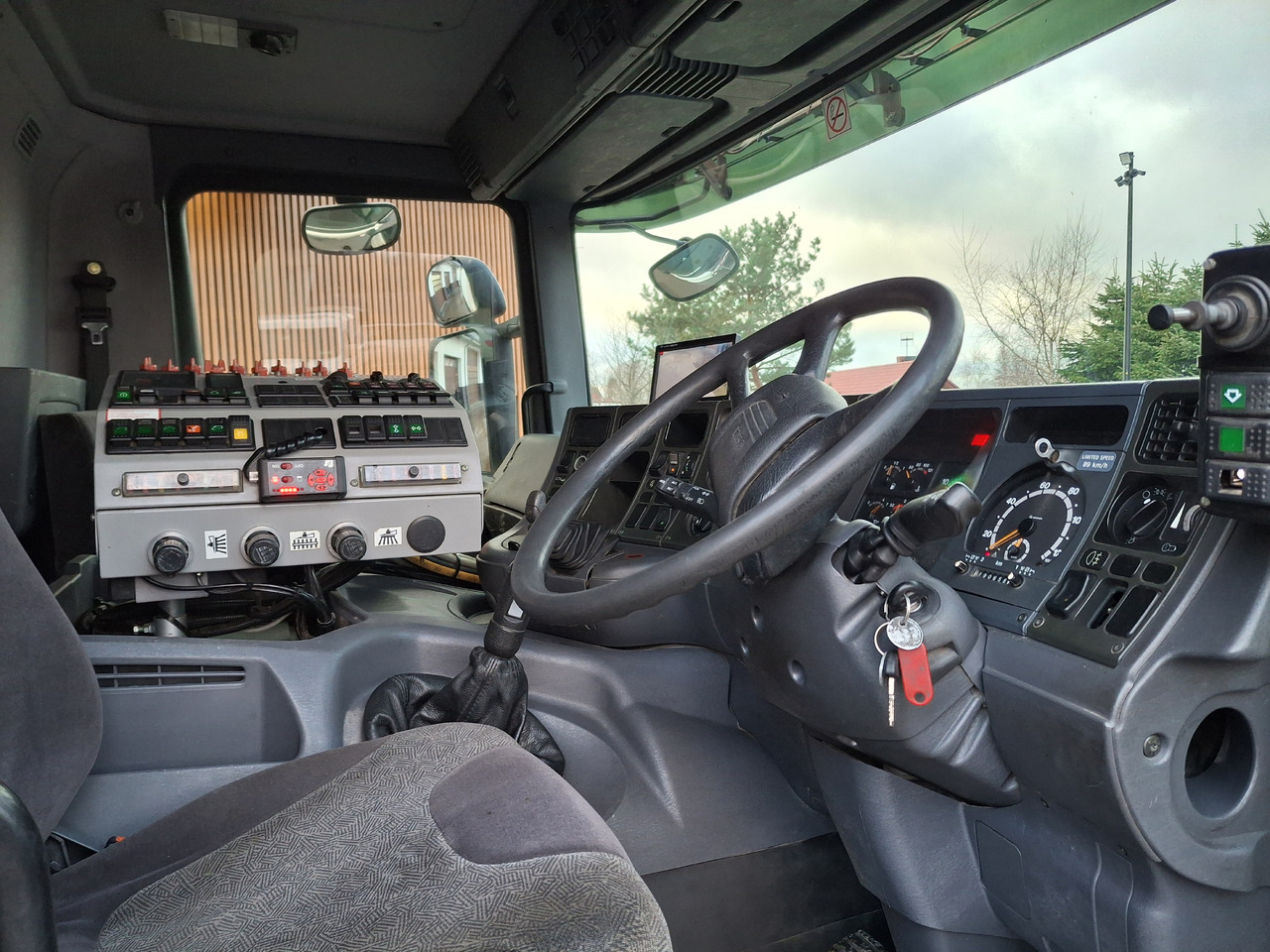 سياره كنس شوارع SCANIA 94G Zamiatarka Kehrmaschine BUCHER L/R Frontbürste 2 Motoren Odchwaszczarka Przednia Szczotka: صورة 20