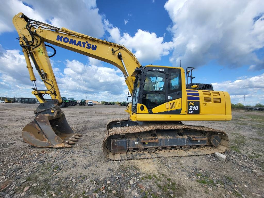 Komatsu PC210-11E0 - حفار زحاف: صورة 1 Komatsu PC210-11E0 - حفار زحاف: صورة 1