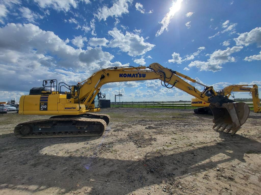 Komatsu PC210-11E0 - حفار زحاف: صورة 5 Komatsu PC210-11E0 - حفار زحاف: صورة 5