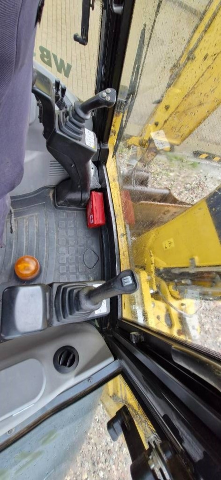 جرافة حفار Komatsu WB 97 R-8: صورة 9