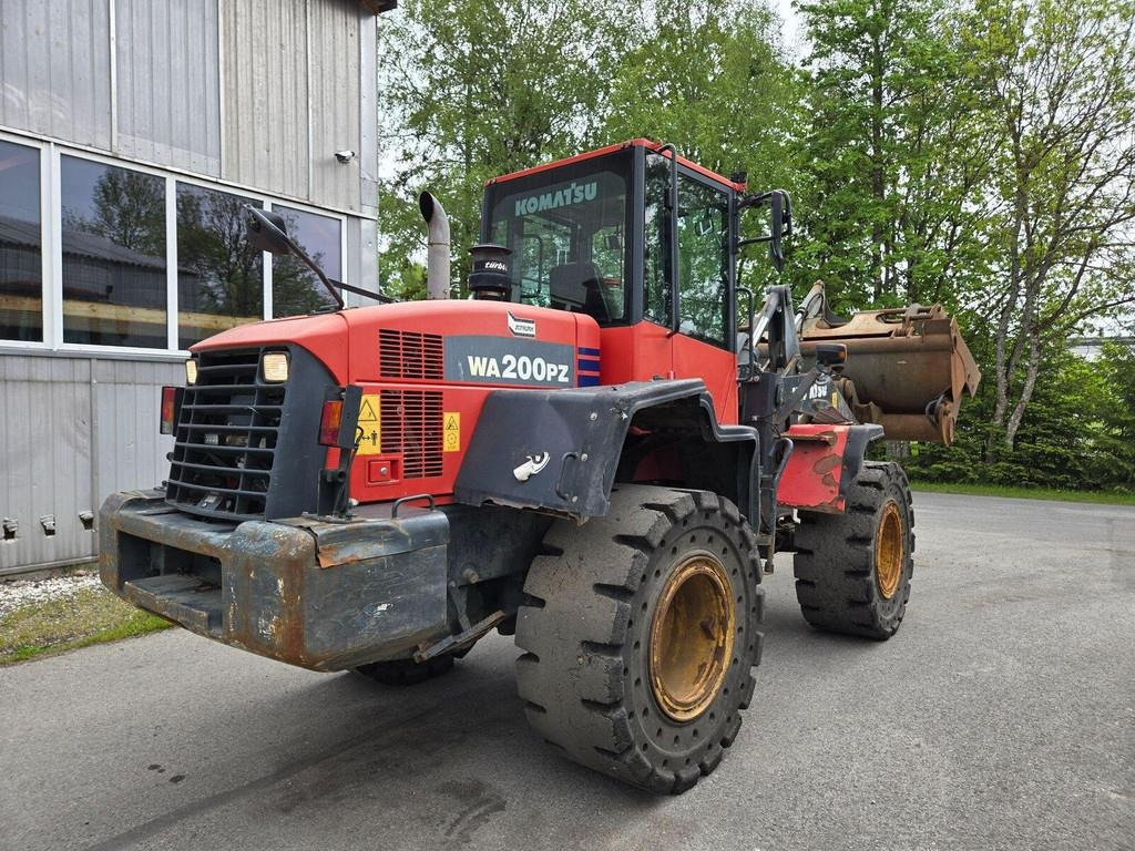 Komatsu WA200PZ-6 - اللودر بعجل: صورة 3 Komatsu WA200PZ-6 - اللودر بعجل: صورة 3