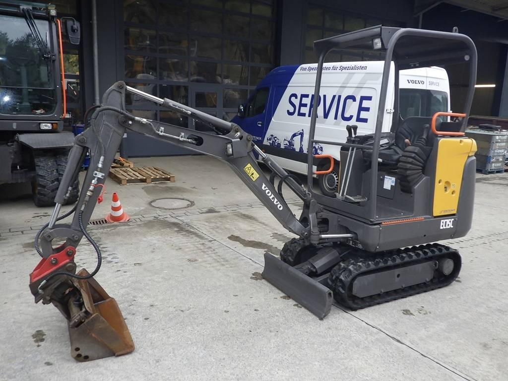 Volvo EC 15 C - حفارة مُصَّغرة: صورة 1 Volvo EC 15 C - حفارة مُصَّغرة: صورة 1