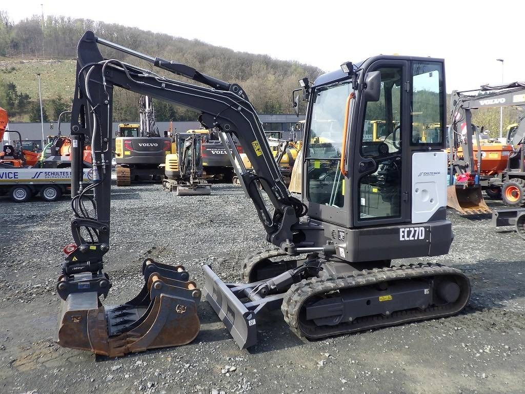 Volvo EC 27 D mit Powertilt - حفارة مُصَّغرة: صورة 1 Volvo EC 27 D mit Powertilt - حفارة مُصَّغرة: صورة 1