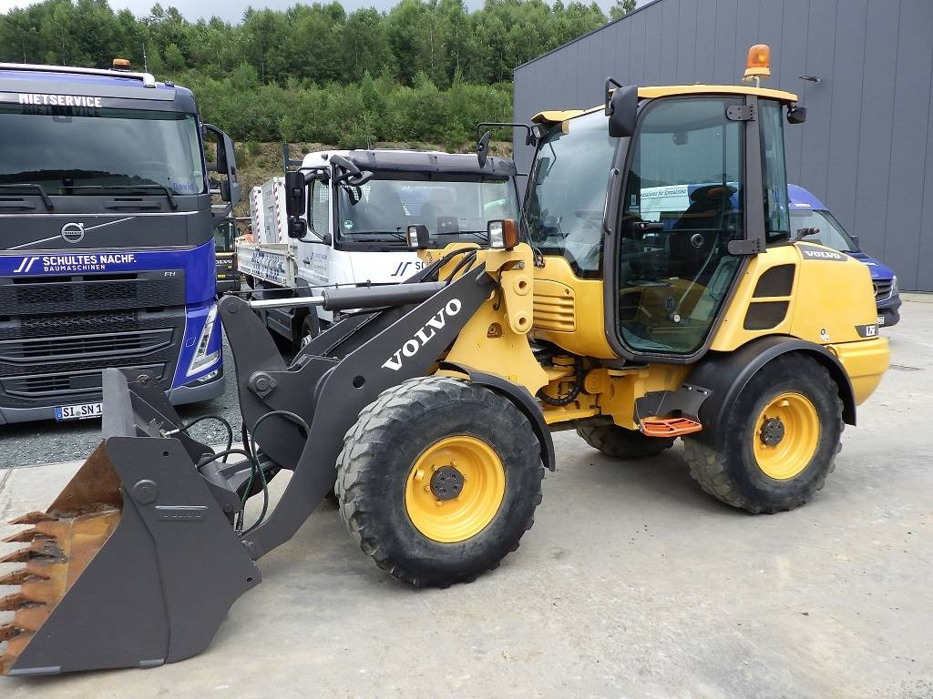 Volvo L 25 F - اللودر بعجل: صورة 1 Volvo L 25 F - اللودر بعجل: صورة 1
