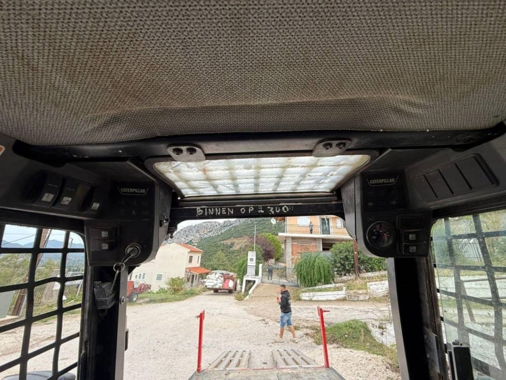 CAT 216 - شيول صغير: صورة 5 CAT 216 - شيول صغير: صورة 5