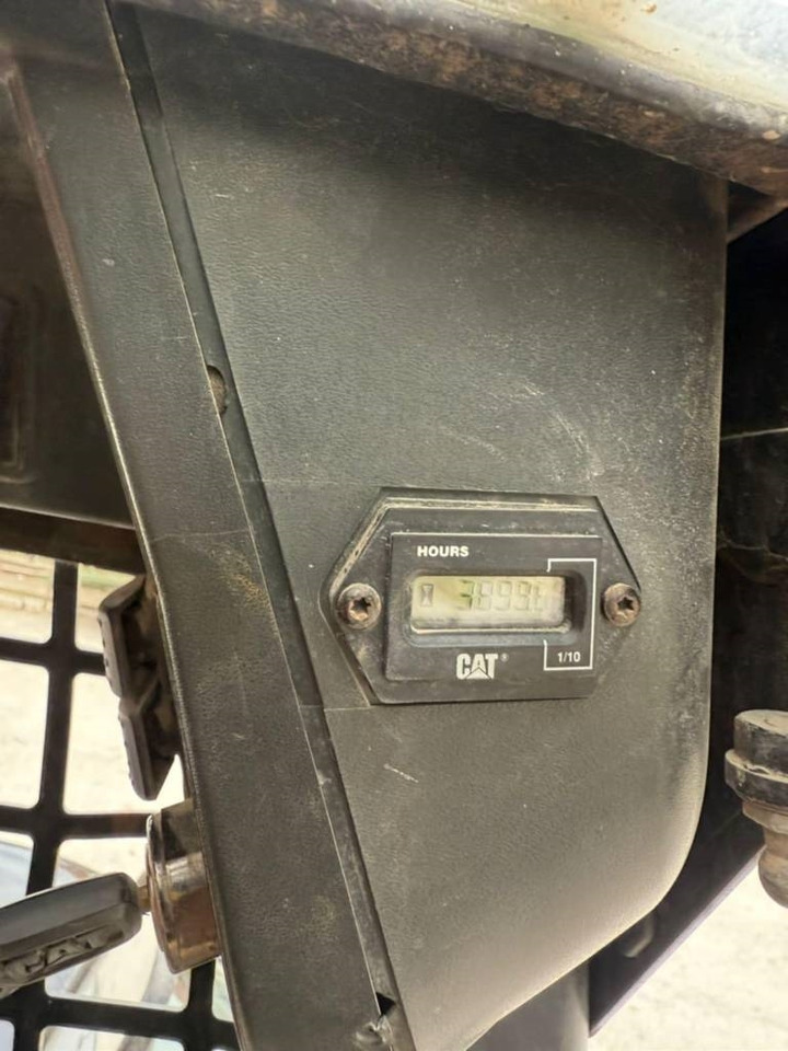 CAT 216 - شيول صغير: صورة 4 CAT 216 - شيول صغير: صورة 4