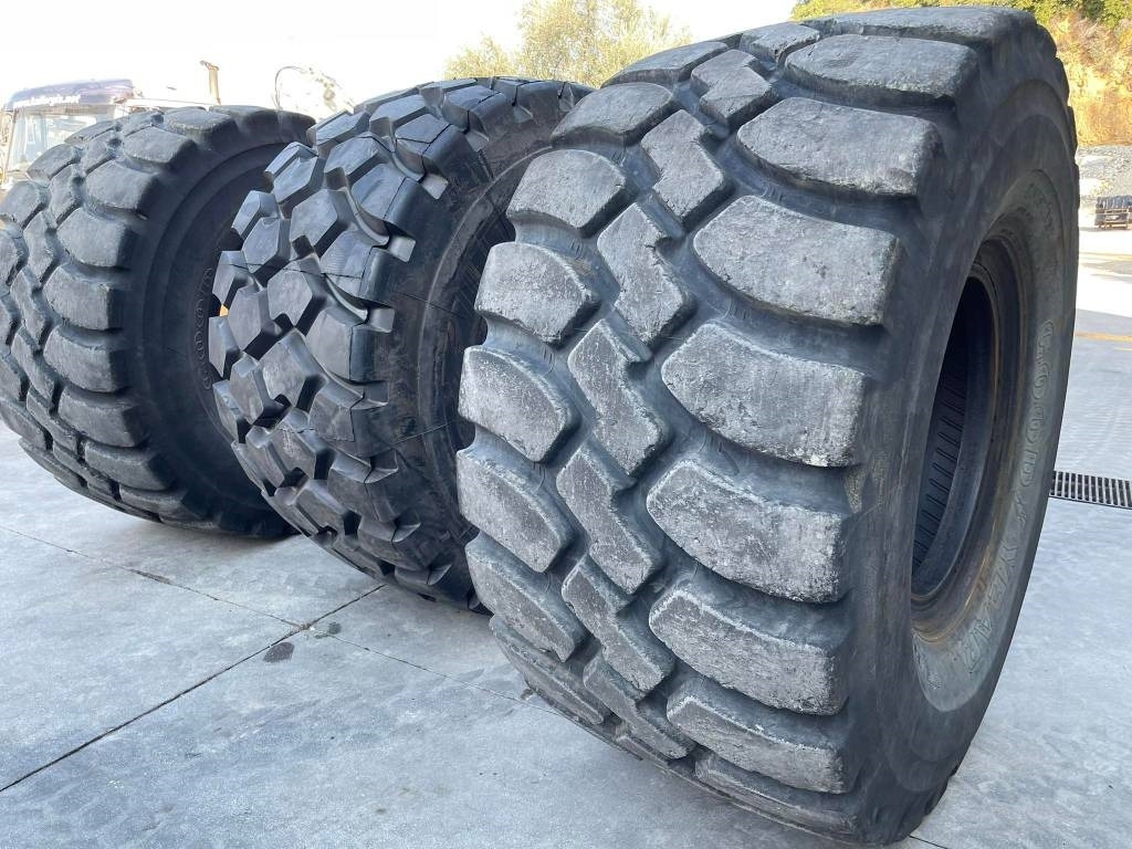 CAT 982M  - اللودر بعجل: صورة 1 CAT 982M  - اللودر بعجل: صورة 1