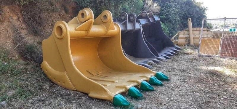 CAT BLME - بكت حفار - آلات البناء: صورة 3 CAT BLME - بكت حفار - آلات البناء: صورة 3