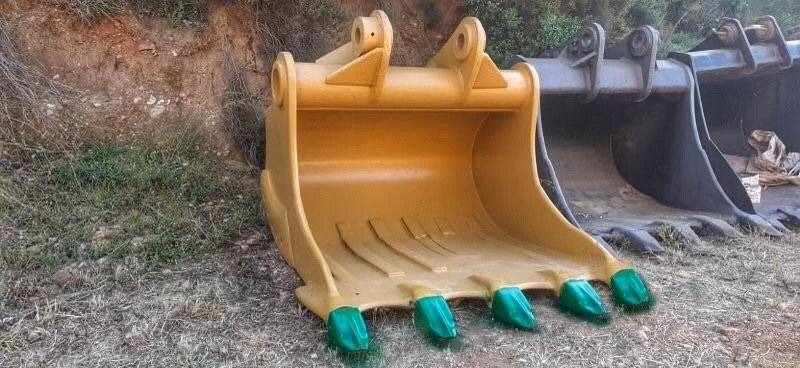 CAT BLME - بكت حفار - آلات البناء: صورة 5 CAT BLME - بكت حفار - آلات البناء: صورة 5