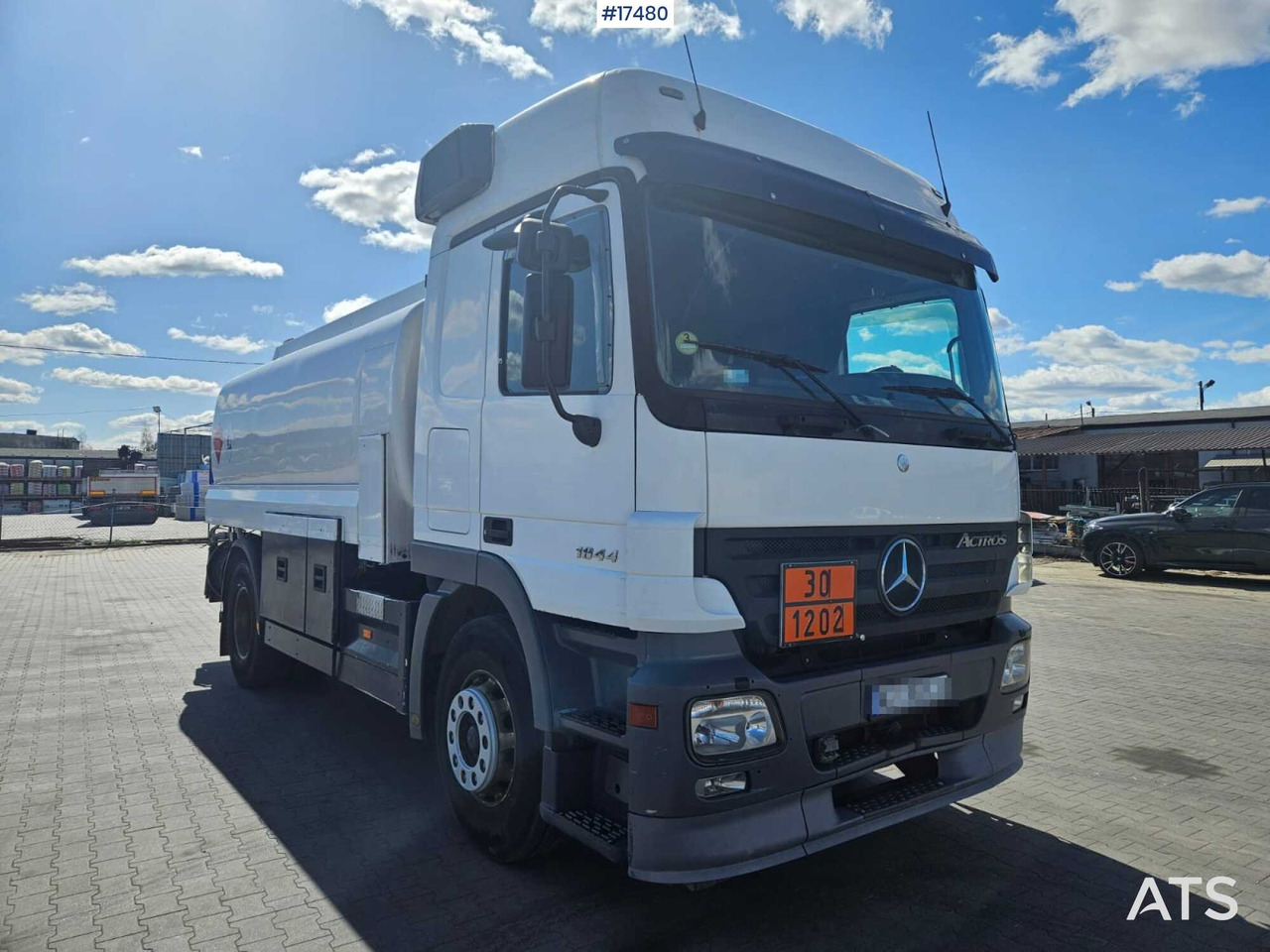 2003 Mercedes-Benz 1844 - شاحنة صهريج: صورة 1 2003 Mercedes-Benz 1844 - شاحنة صهريج: صورة 1