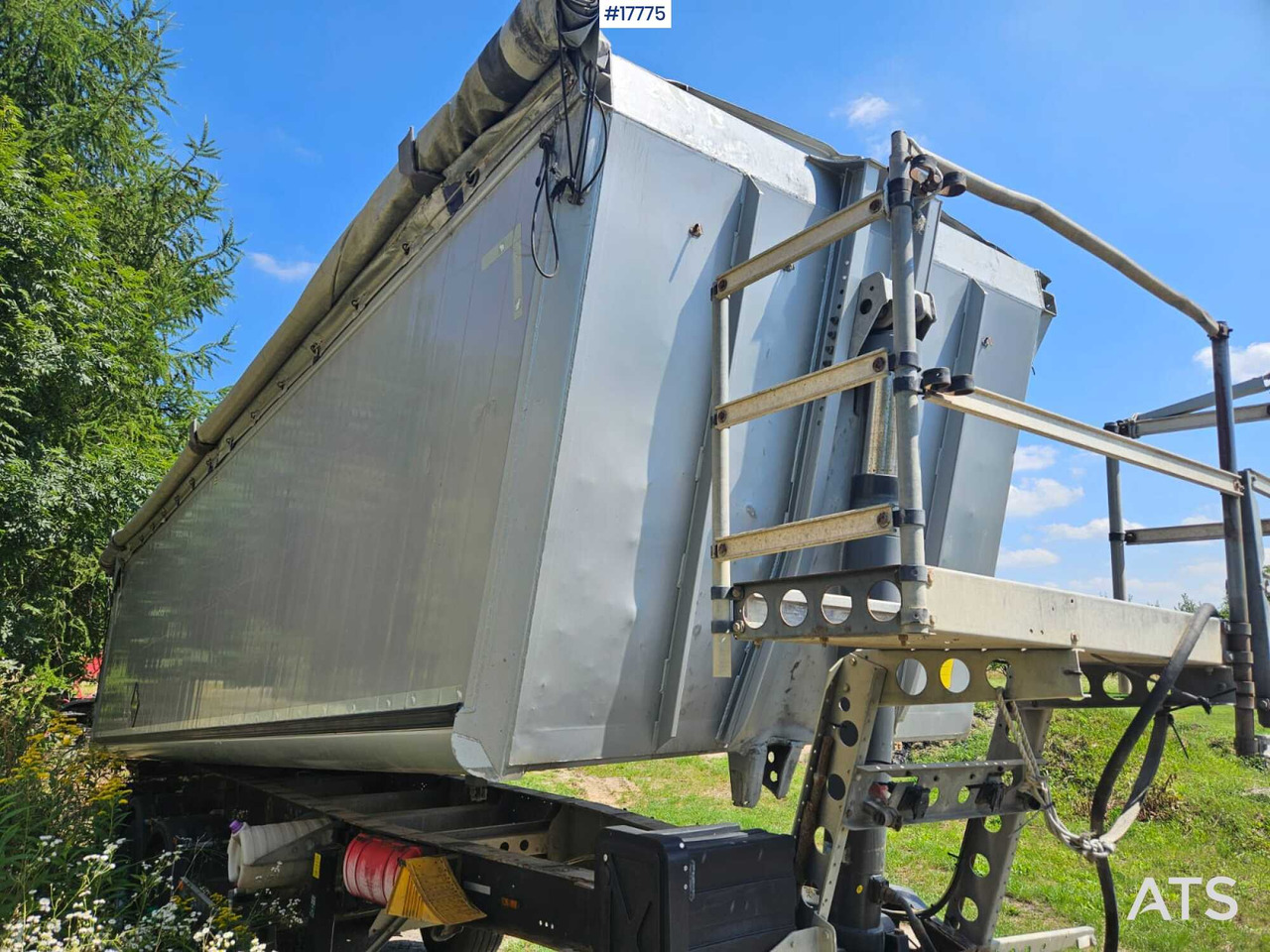 2013 Schmitz SKI 24 - قلابة نصف مقطورة نصف مقطورة قلابة: صورة 5 2013 Schmitz SKI 24 - قلابة نصف مقطورة نصف مقطورة قلابة: صورة 5