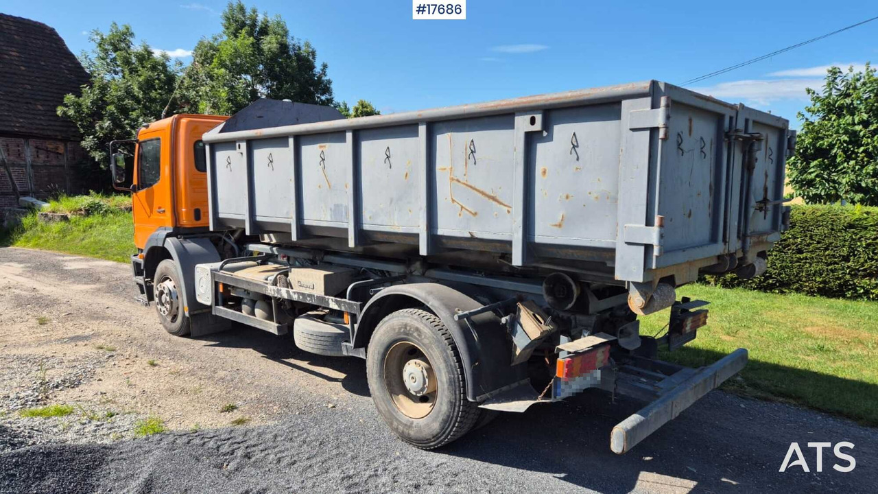 Mercedes-Benz 1828 hooklift (1999) two containers - شاحنة ذات خطاف: صورة 5 Mercedes-Benz 1828 hooklift (1999) two containers - شاحنة ذات خطاف: صورة 5