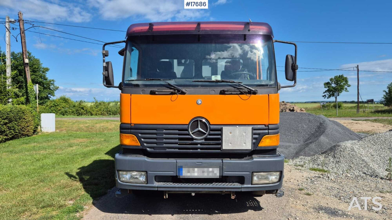 Mercedes-Benz 1828 hooklift (1999) two containers - شاحنة ذات خطاف: صورة 2 Mercedes-Benz 1828 hooklift (1999) two containers - شاحنة ذات خطاف: صورة 2