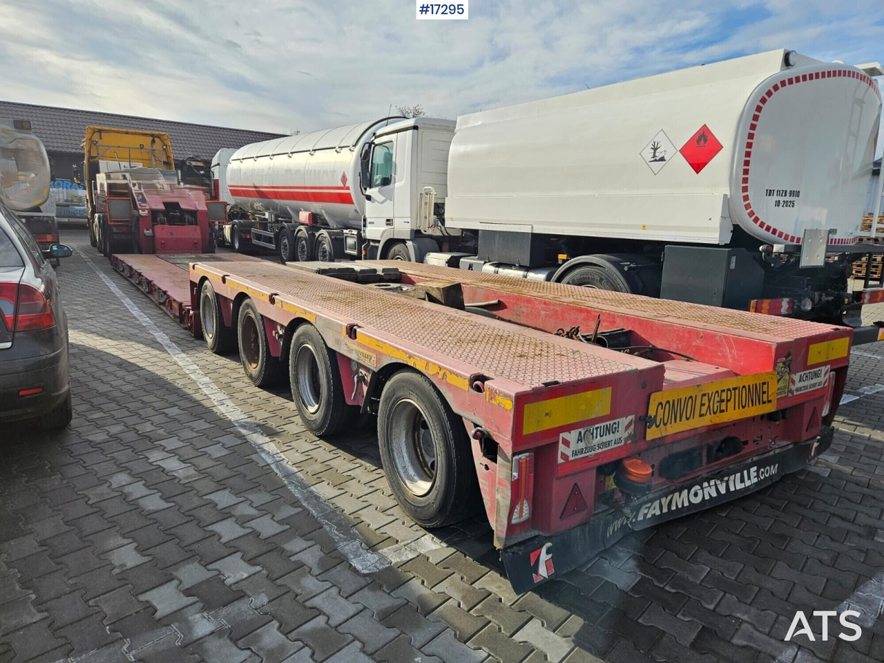 Truck semi-trailer, low-bed FAYMONVILLE MEGAMAX (2017) - عربة منخفضة مسطحة نصف مقطورة: صورة 1 Truck semi-trailer, low-bed FAYMONVILLE MEGAMAX (2017) - عربة منخفضة مسطحة نصف مقطورة: صورة 1