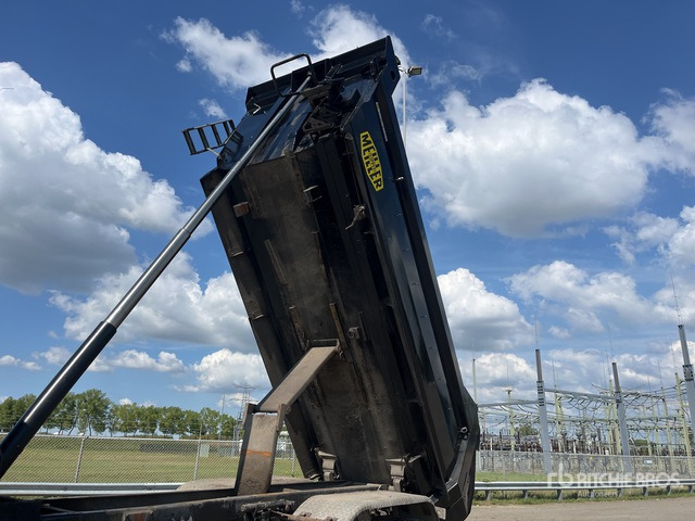 2006 MAN TGA41.430 8x8 Twin-Steer Sleeper Tri/A Dump Truck - شاحنة قلاب: صورة 3 2006 MAN TGA41.430 8x8 Twin-Steer Sleeper Tri/A Dump Truck - شاحنة قلاب: صورة 3