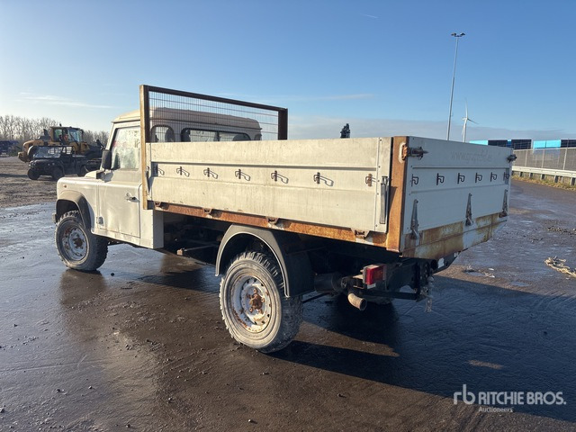 2010 Land Rover Defender 4x4 (Inoperable) Pickup - شاحنة البيك أب: صورة 2 2010 Land Rover Defender 4x4 (Inoperable) Pickup - شاحنة البيك أب: صورة 2
