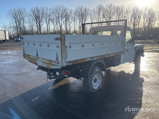 2010 Land Rover Defender 4x4 (Inoperable) Pickup - شاحنة البيك أب: صورة 3 2010 Land Rover Defender 4x4 (Inoperable) Pickup - شاحنة البيك أب: صورة 3