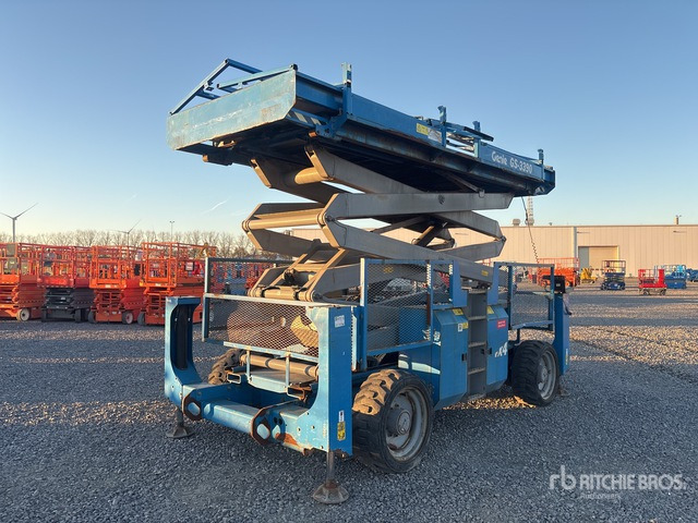 2013 Genie GS-3390 4x4 Diesel Scissor Lift - رافعة هيدروليكية مقصية: صورة 5 2013 Genie GS-3390 4x4 Diesel Scissor Lift - رافعة هيدروليكية مقصية: صورة 5