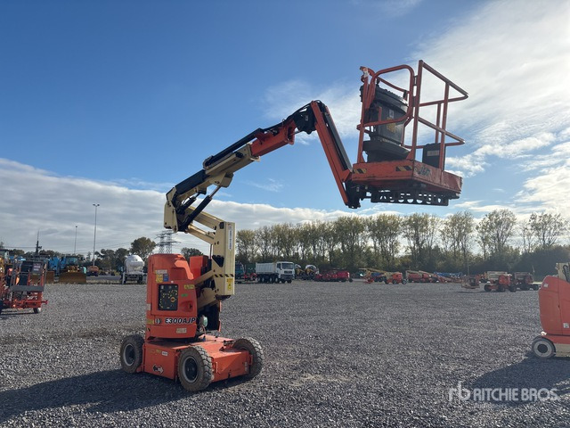 2013 JLG E300 AJP 2WD Electric Articulating Boom Lift - شاحنة ذراع مفصلي: صورة 4 2013 JLG E300 AJP 2WD Electric Articulating Boom Lift - شاحنة ذراع مفصلي: صورة 4