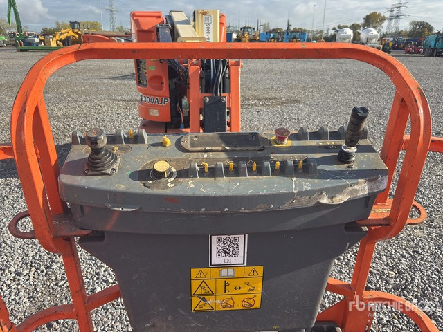 2013 JLG E300 AJP 2WD Electric Articulating Boom Lift - شاحنة ذراع مفصلي: صورة 5 2013 JLG E300 AJP 2WD Electric Articulating Boom Lift - شاحنة ذراع مفصلي: صورة 5