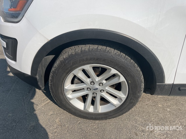2015 Ford Explorer 4WD SUV - سيارة دفع رباعي: صورة 4 2015 Ford Explorer 4WD SUV - سيارة دفع رباعي: صورة 4