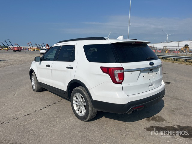 2015 Ford Explorer 4WD SUV - سيارة دفع رباعي: صورة 2 2015 Ford Explorer 4WD SUV - سيارة دفع رباعي: صورة 2