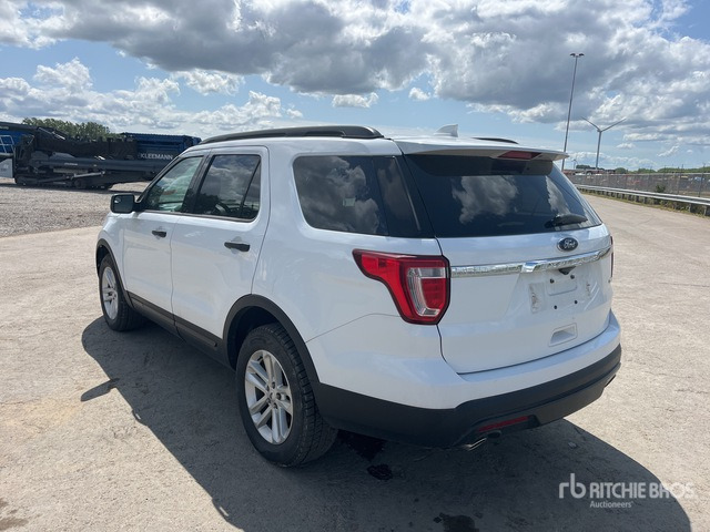 2015 Ford Explorer 4WD SUV - سيارة دفع رباعي: صورة 2 2015 Ford Explorer 4WD SUV - سيارة دفع رباعي: صورة 2