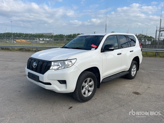 Toyota Land Cruiser SUV - سيارة دفع رباعي: صورة 2 Toyota Land Cruiser SUV - سيارة دفع رباعي: صورة 2