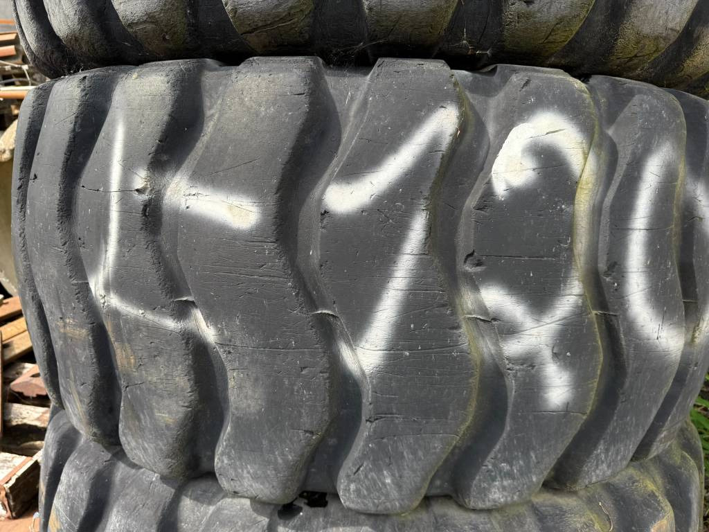Goodyear 23,5R25 - إطارات: صورة 4 Goodyear 23,5R25 - إطارات: صورة 4