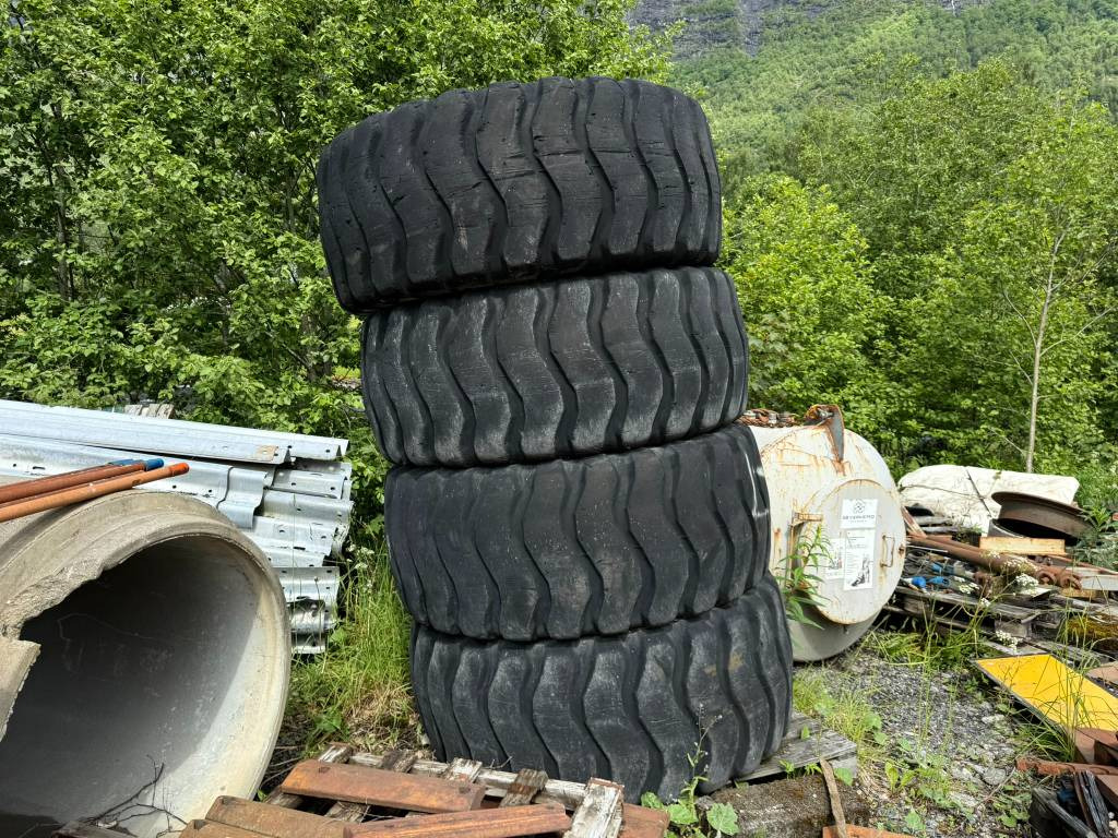 Goodyear 23,5R25 - إطارات: صورة 1 Goodyear 23,5R25 - إطارات: صورة 1