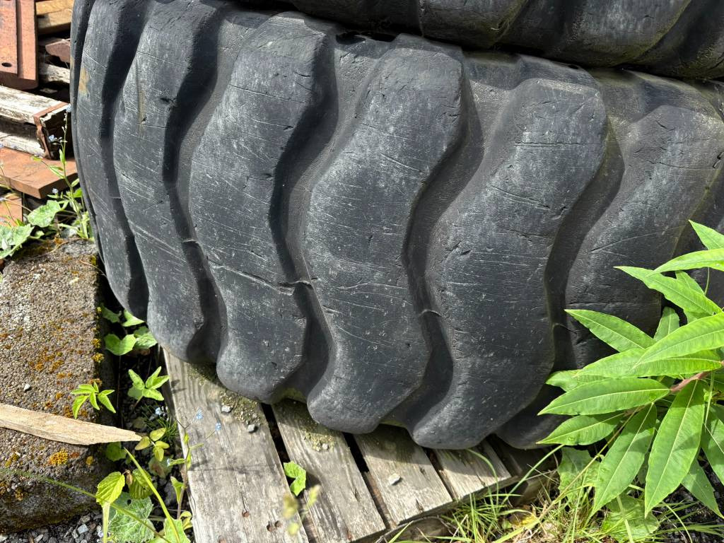 Goodyear 23,5R25 - إطارات: صورة 3 Goodyear 23,5R25 - إطارات: صورة 3